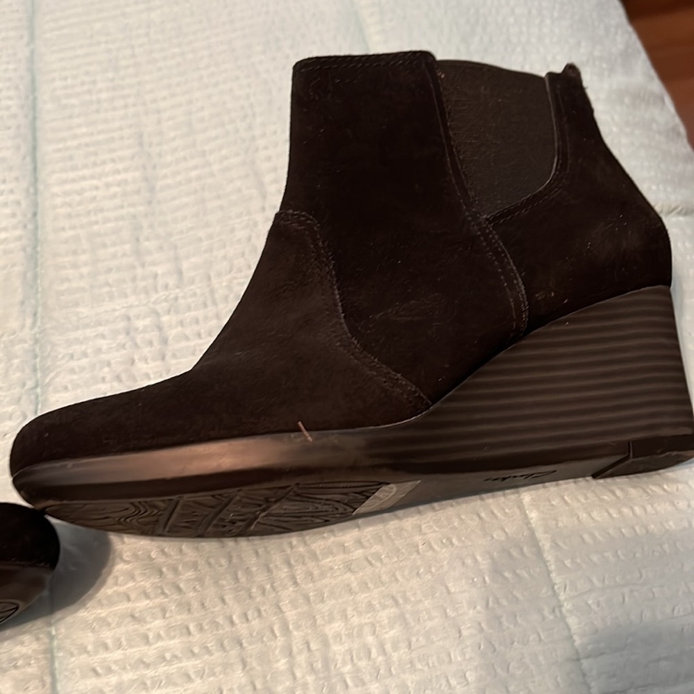 Like New Clark black wedge ankle boots - Picture 6 of 9